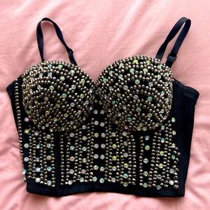 Cropped embroidered with crystals.